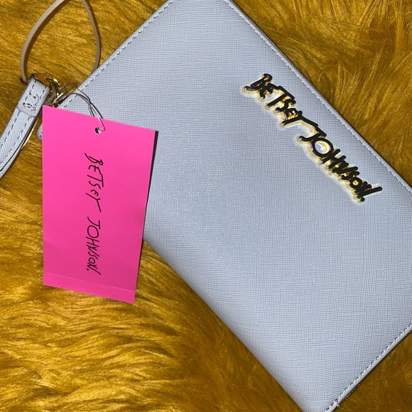 Betsey Johnson Handbags - ✨Betsey Johnson Wristlet/Wallet✨